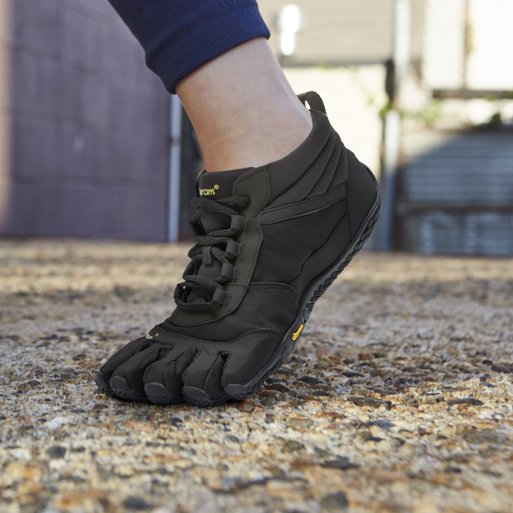 Vibram Barfussschuhe V-Trek Insulated Dame Schwarz