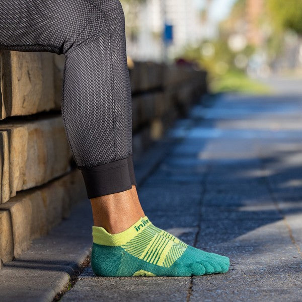 Nessie légère invisible pour femmes d'Injinji Run